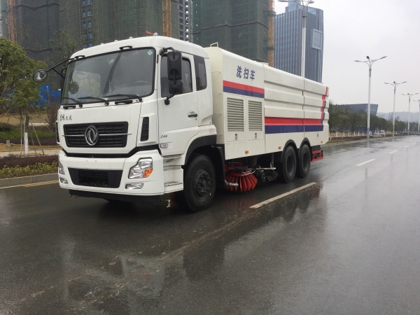東風天龍大型洗掃車塵箱9方/水箱13方 東風天龍大型洗掃車塵箱9方/水箱13方