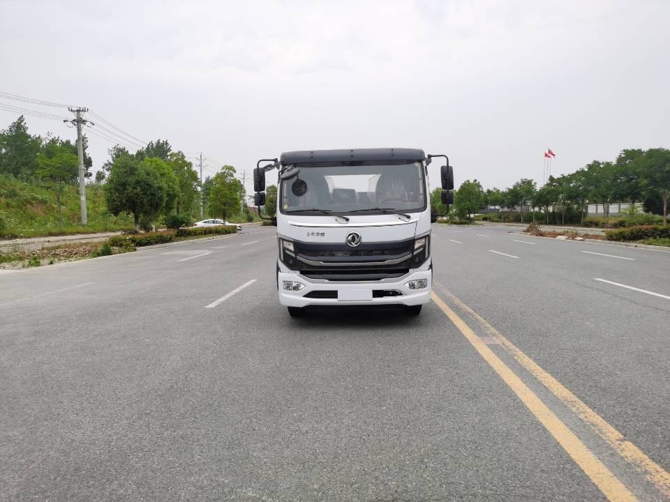 程力威牌CLW5126TDYE6型多功能抑塵車(chē) 程力威牌CLW5126TDYE6型多功能抑塵車(chē)