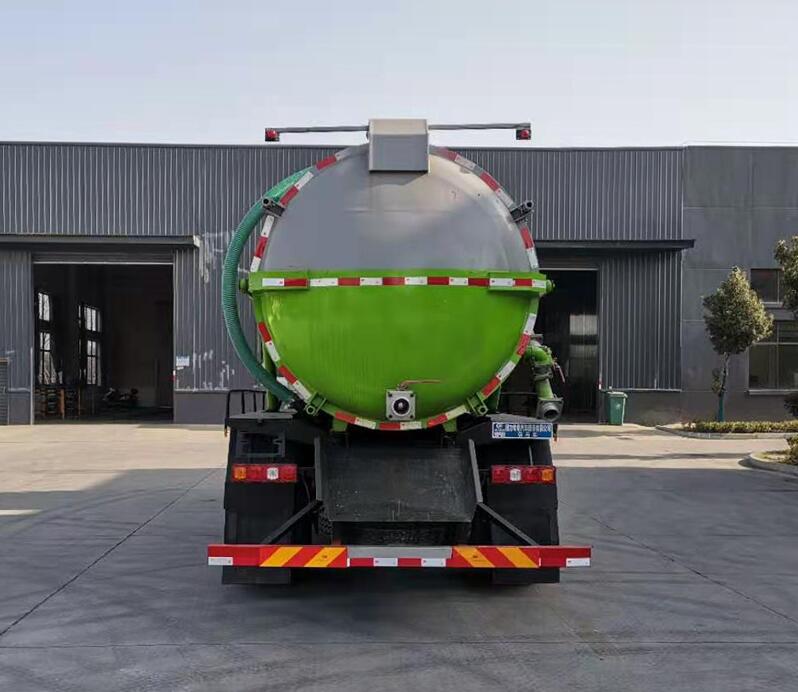 程力威牌CLW5180GXWS6型吸污車 程力威牌CLW5180GXWS6型吸污車