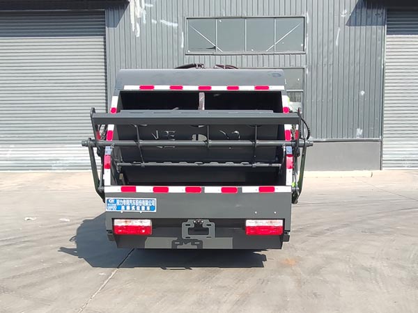 程力威牌CLW5041ZYS6型壓縮式垃圾車(chē) 程力威牌CLW5041ZYS6型壓縮式垃圾車(chē)
