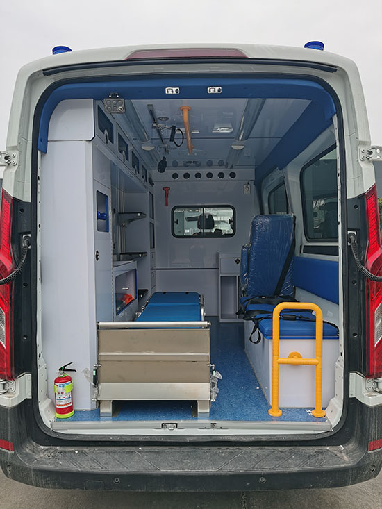 程力牌CL5040XJHS6YS型救護(hù)車 程力牌CL5040XJHS6YS型救護(hù)車