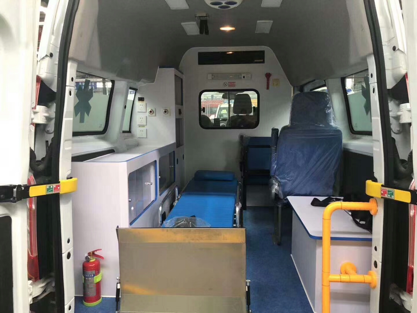 程力牌CL5042XJHYS6型救護(hù)車 程力牌CL5042XJHYS6型救護(hù)車